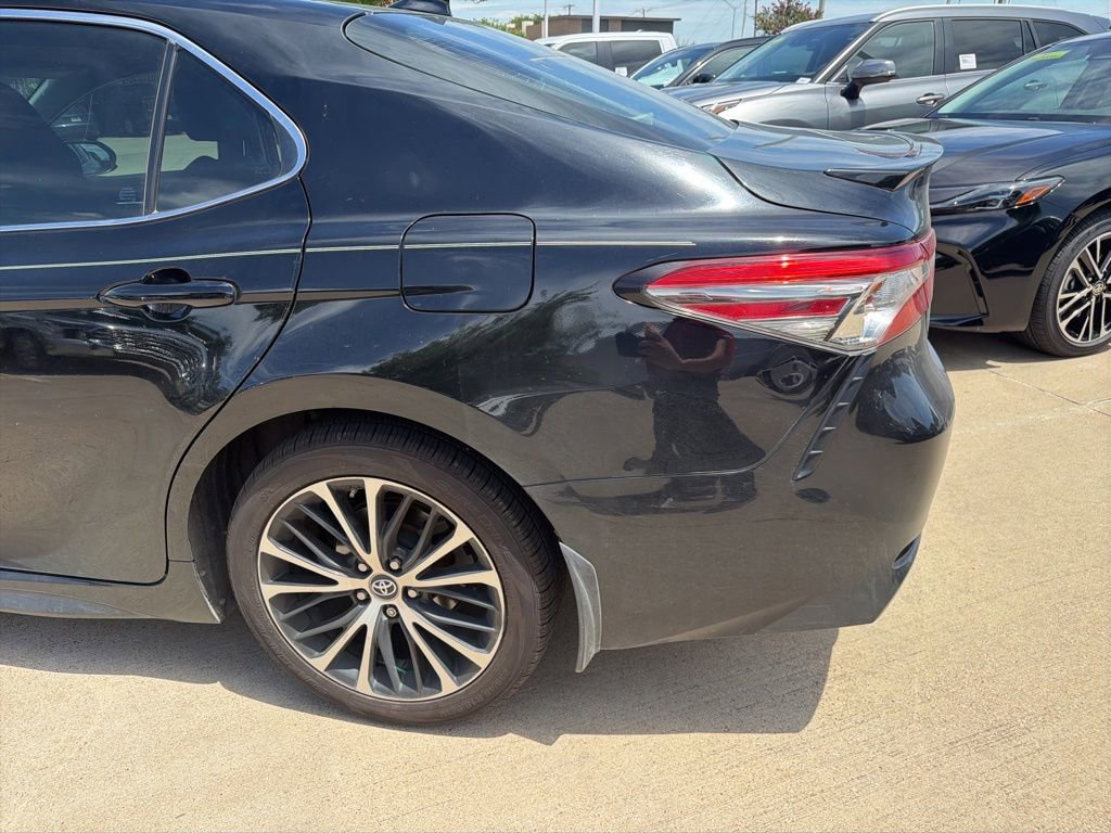 Used 2019 Toyota Camry SE FWD image 9
