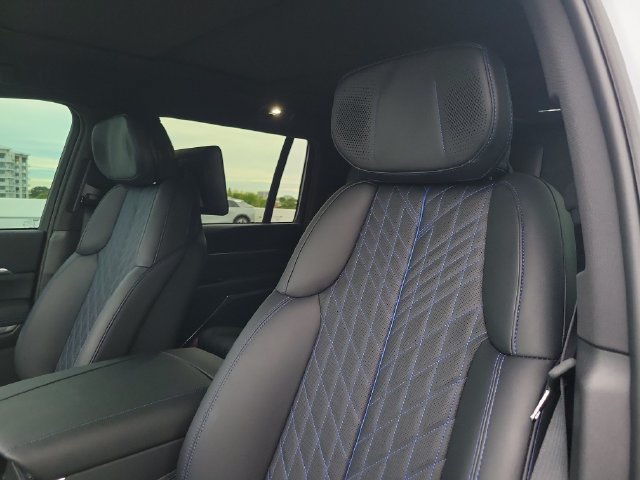 New 2026 Cadillac Escalade IQL Sport 1 w/ LPO, ONYX Package AWD/4WD image 20