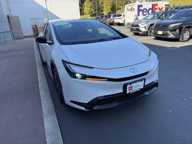 Certified 2025 Toyota Prius LE FWD image 10