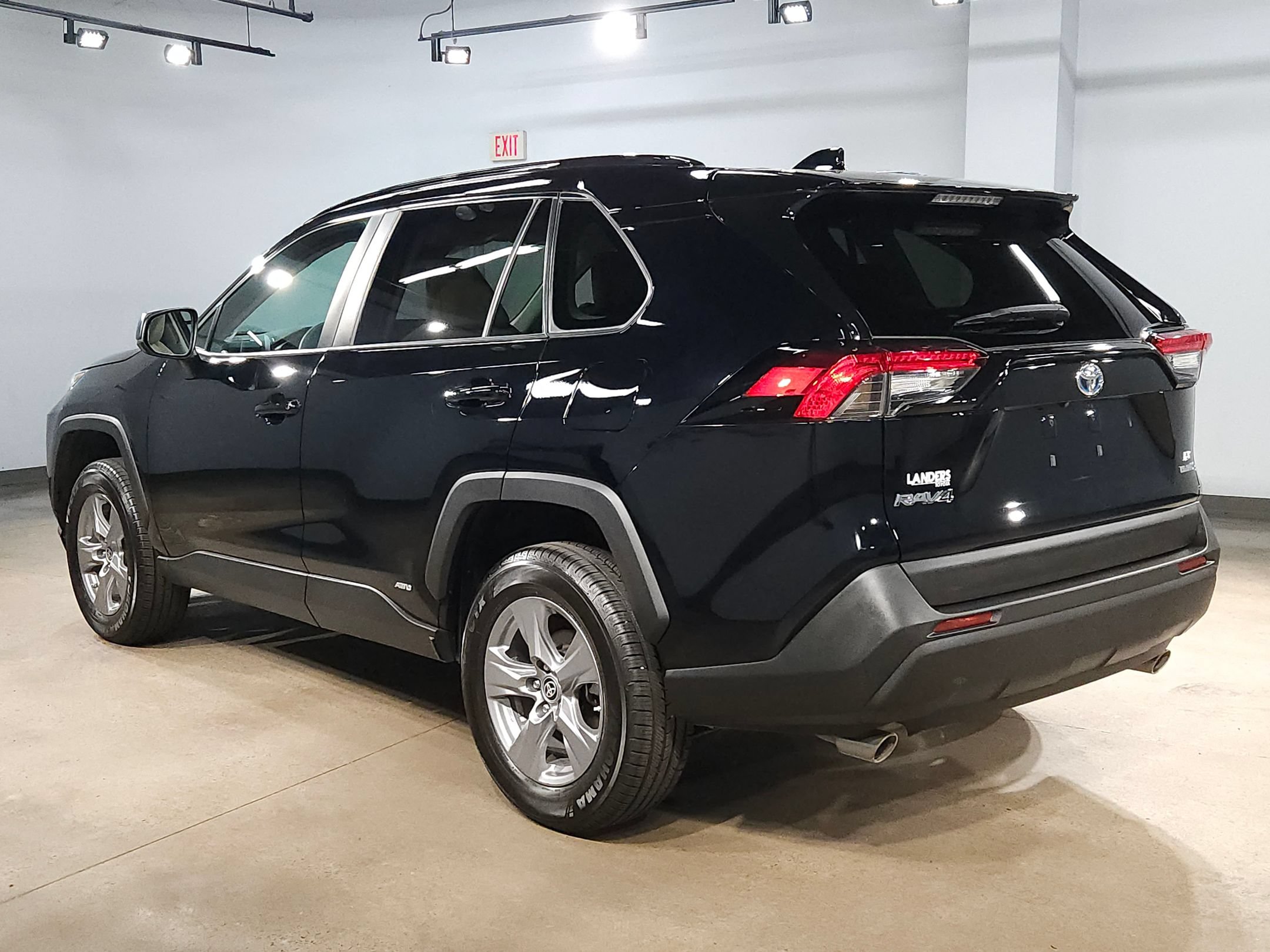 Used 2023 Toyota RAV4 LE AWD/4WD image 5