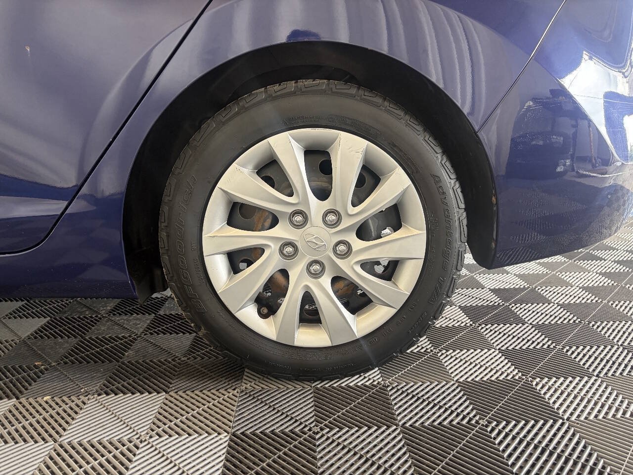 Used 2011 Hyundai Elantra GLS FWD image 24