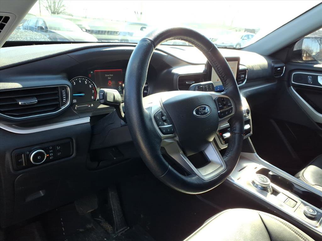 Used 2023 Ford Explorer XLT w/ Equipment Group 202A image 9
