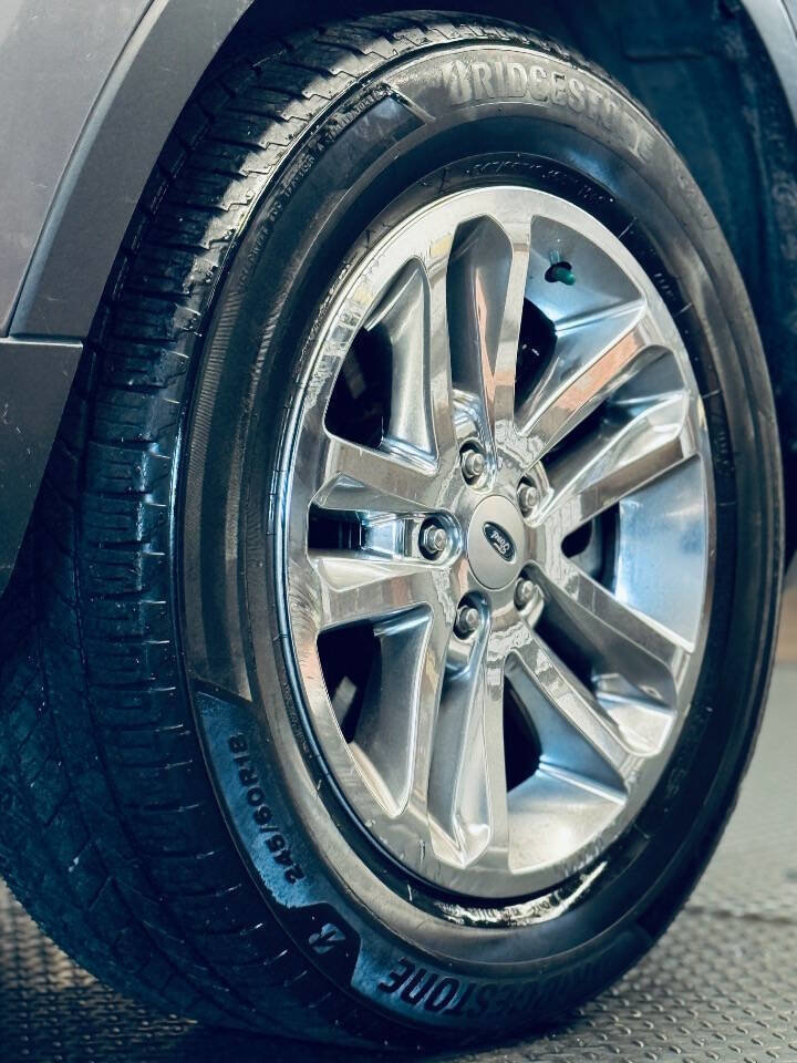 Used 2014 Ford Explorer XLT w/ Equipment Group 202A image 17