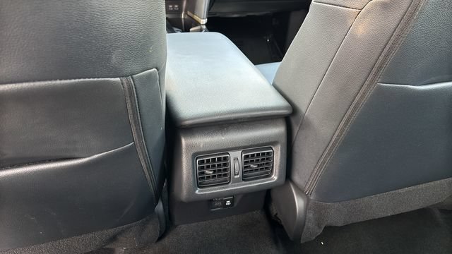 Used 2025 Toyota Camry SE FWD image 19