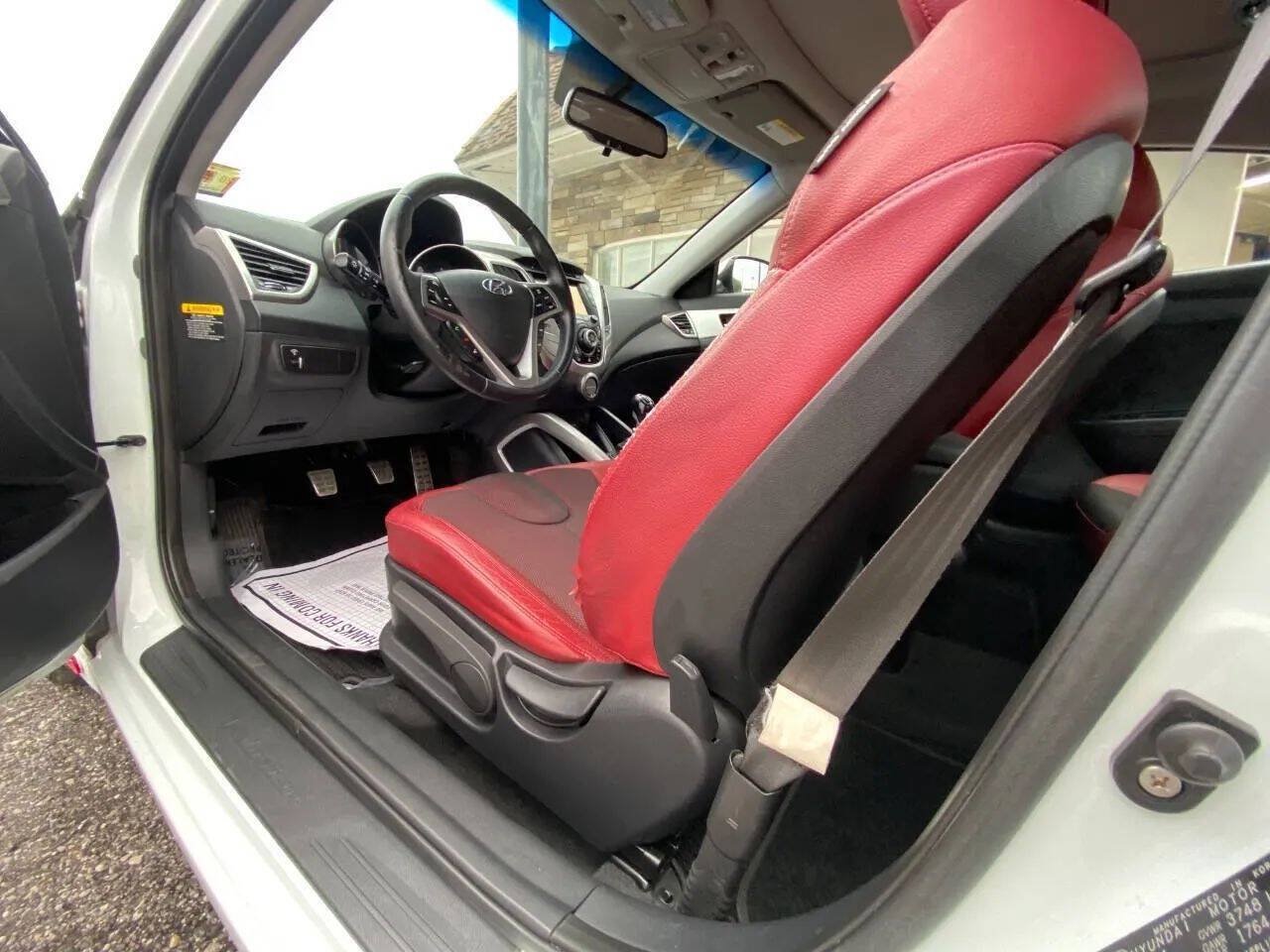 Used 2012 Hyundai Veloster w/ Style Pkg FWD image 9