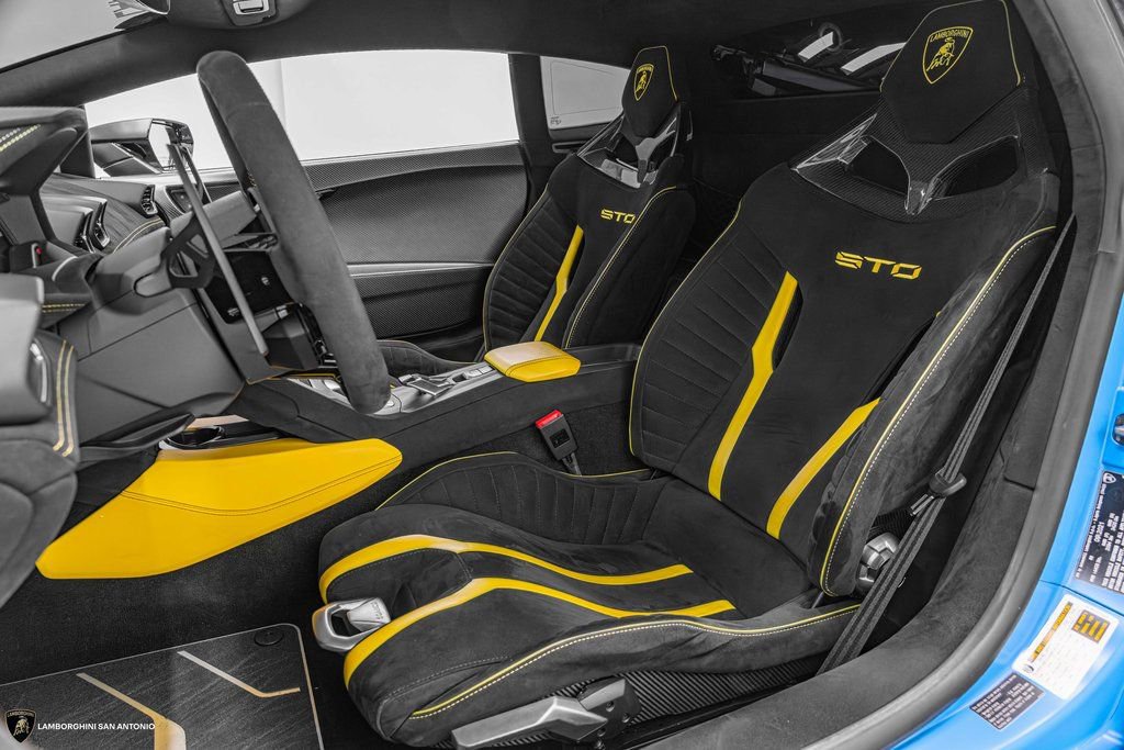 Used 2022 Lamborghini Huracan STO image 3