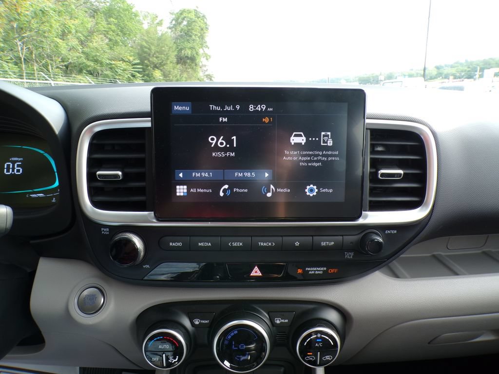 Used 2025 Hyundai Venue SEL FWD image 25