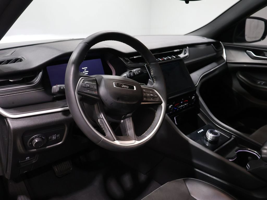 Used 2024 Jeep Grand Cherokee Altitude image 17