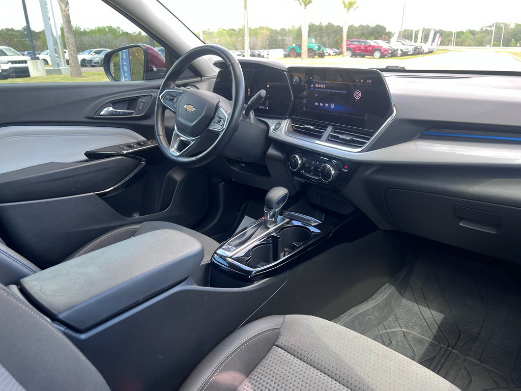Used 2024 Chevrolet Trax LT w/ Driver Confidence Package image 13