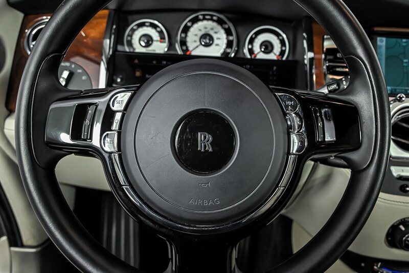 Used 2015 Rolls-Royce Wraith RWD image 28