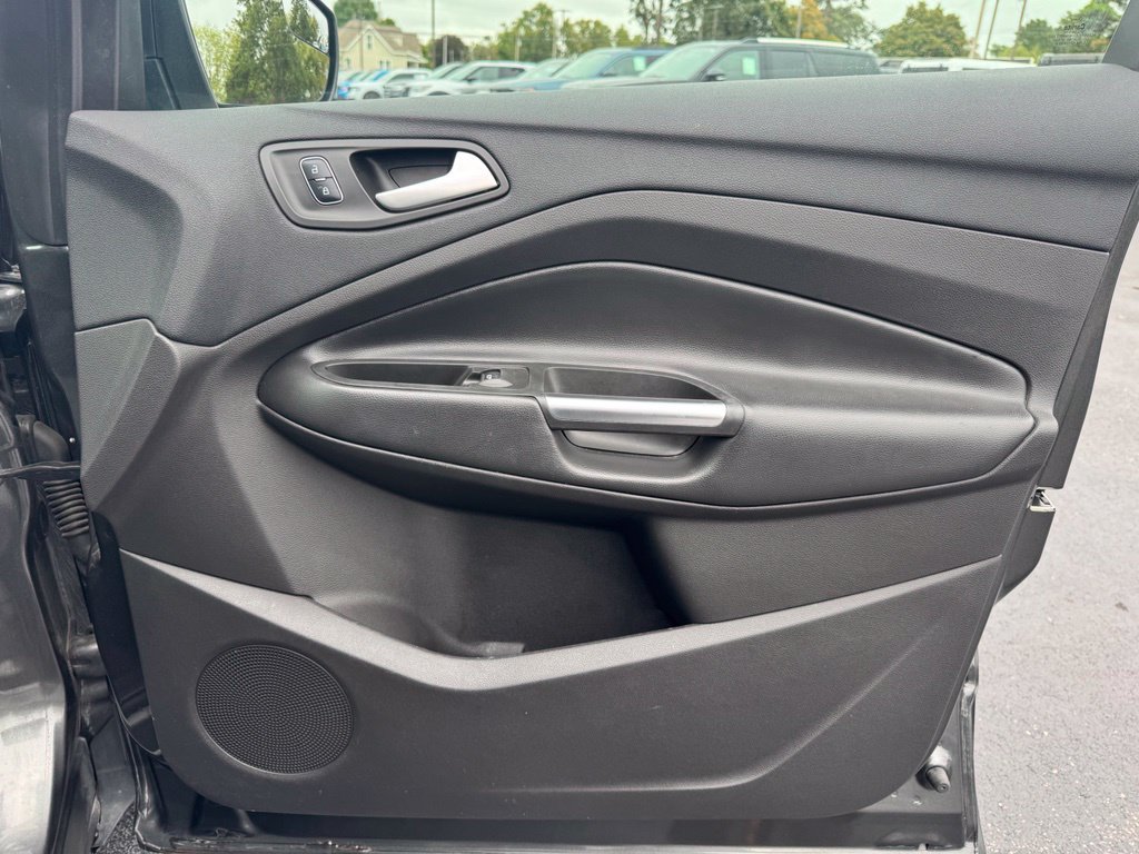 Used 2017 Ford Escape SE w/ SE Cold Weather Package FWD image 15