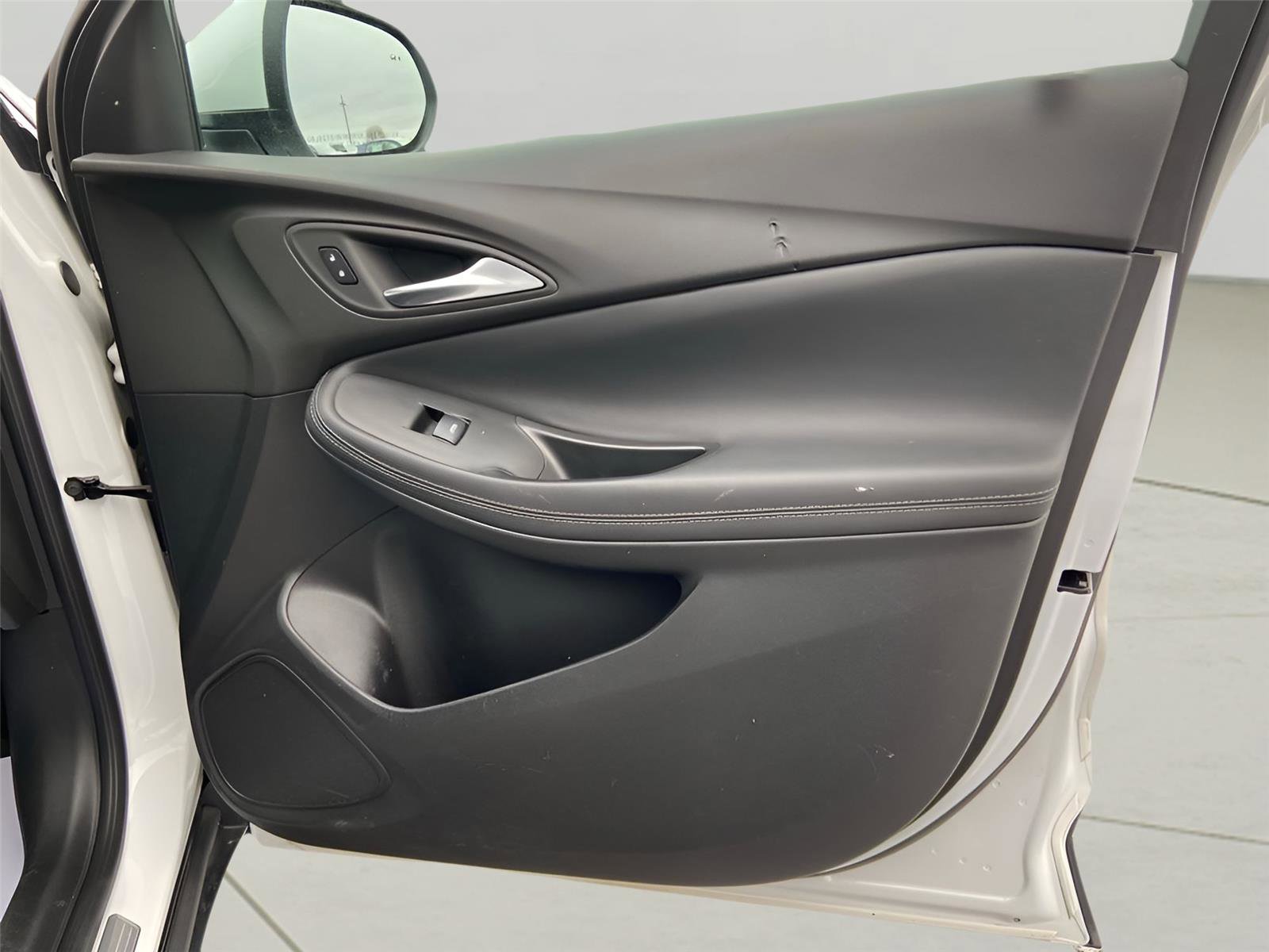 Used 2022 Buick Encore GX Essence w/ Experience Buick Package image 17