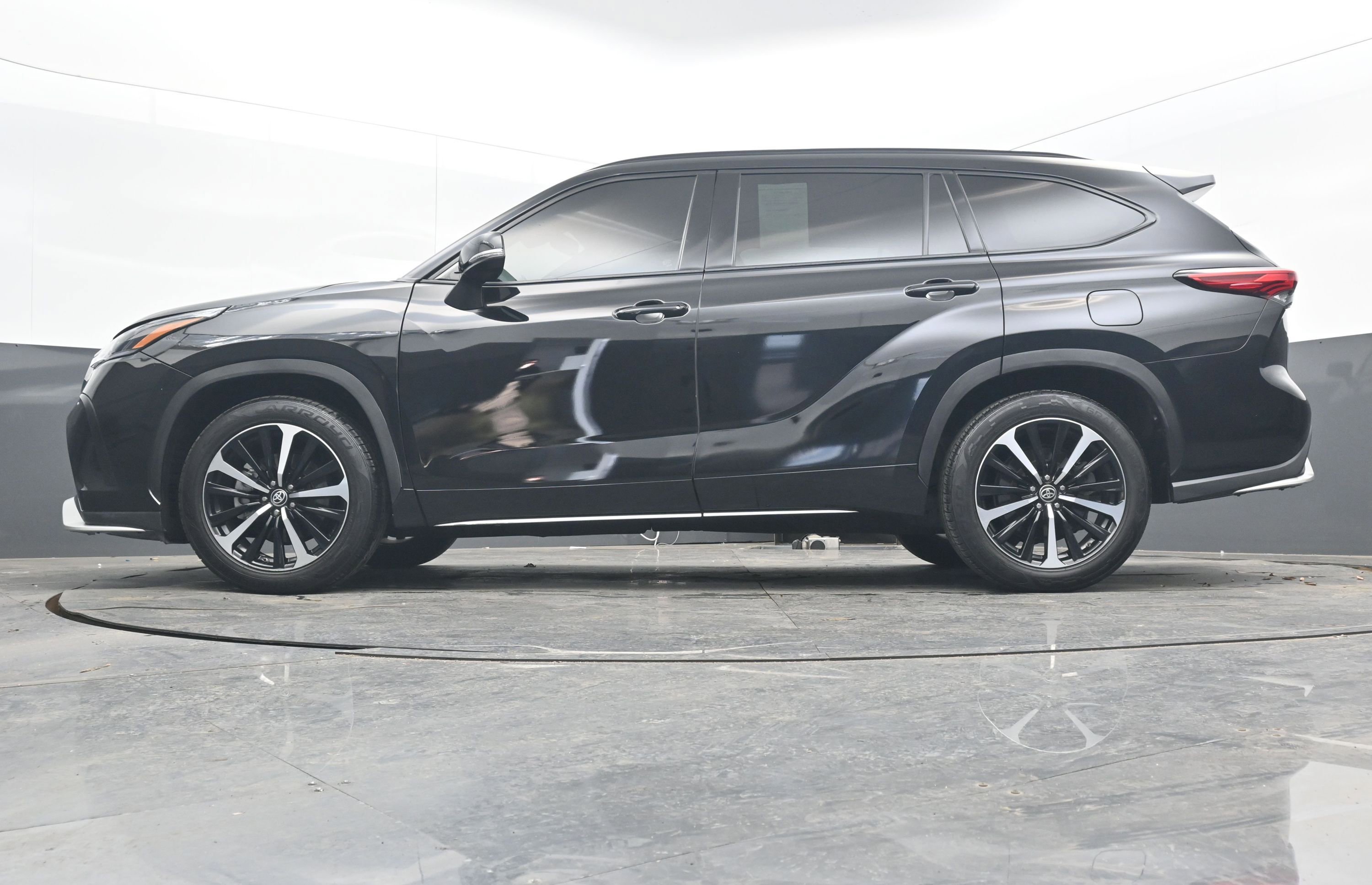 Used 2022 Toyota Highlander XSE image 29