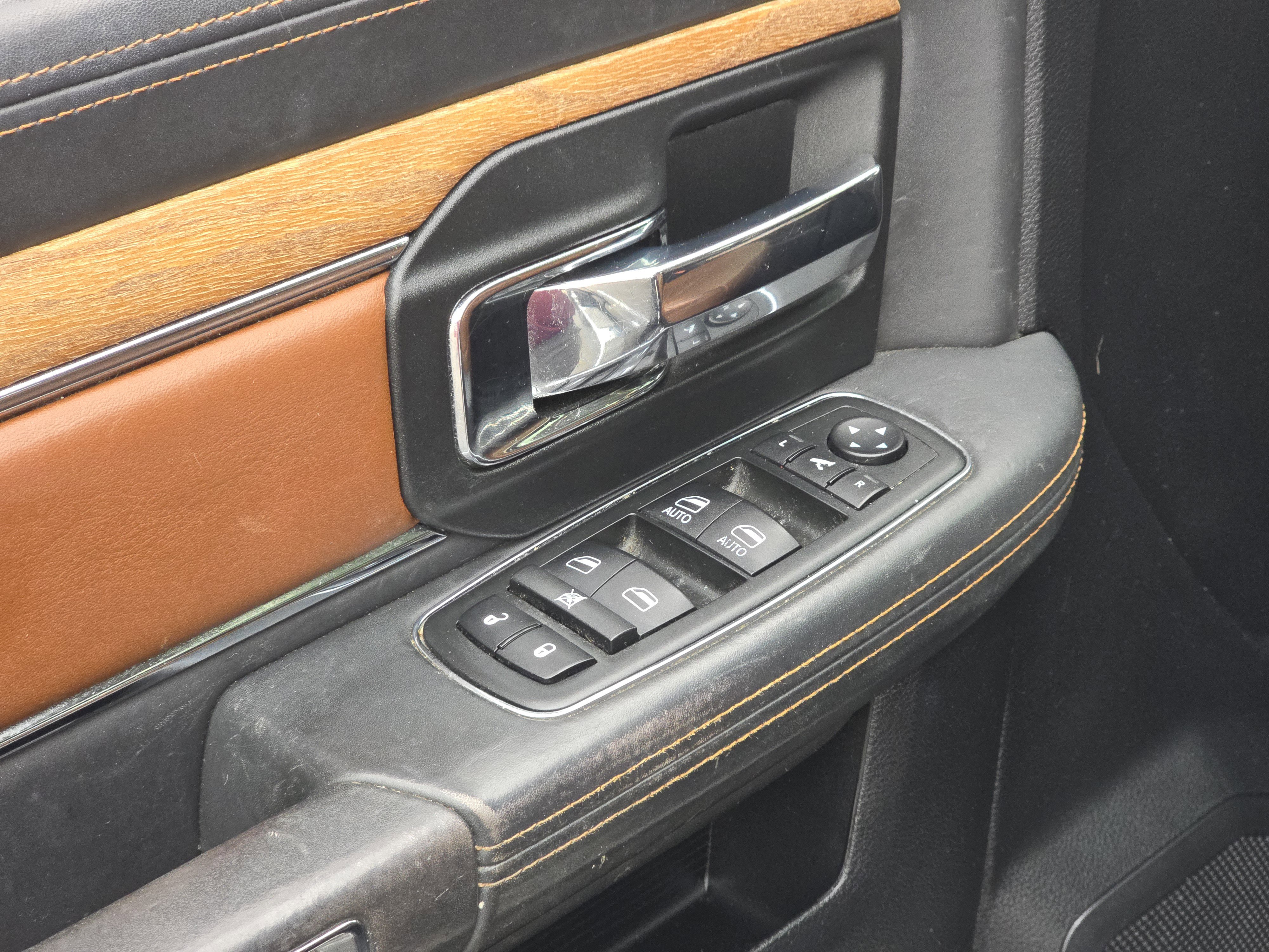 Used 2014 RAM 2500 Longhorn w/ Convenience Group AWD/4WD image 35