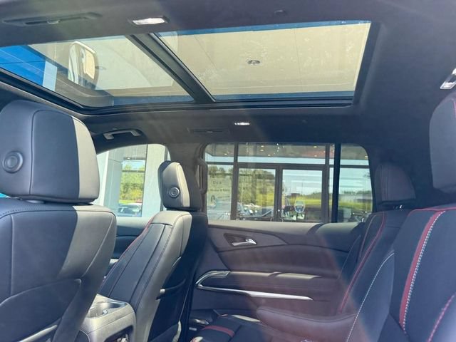 New 2027 Chevrolet Traverse RS w/ LPO, Floor Liner Package FWD image 12