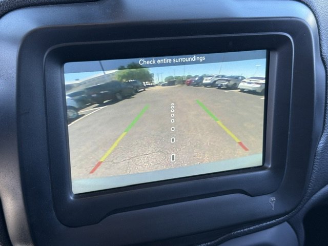 Used 2018 Jeep Renegade Latitude w/ Popular Equipment Group image 16