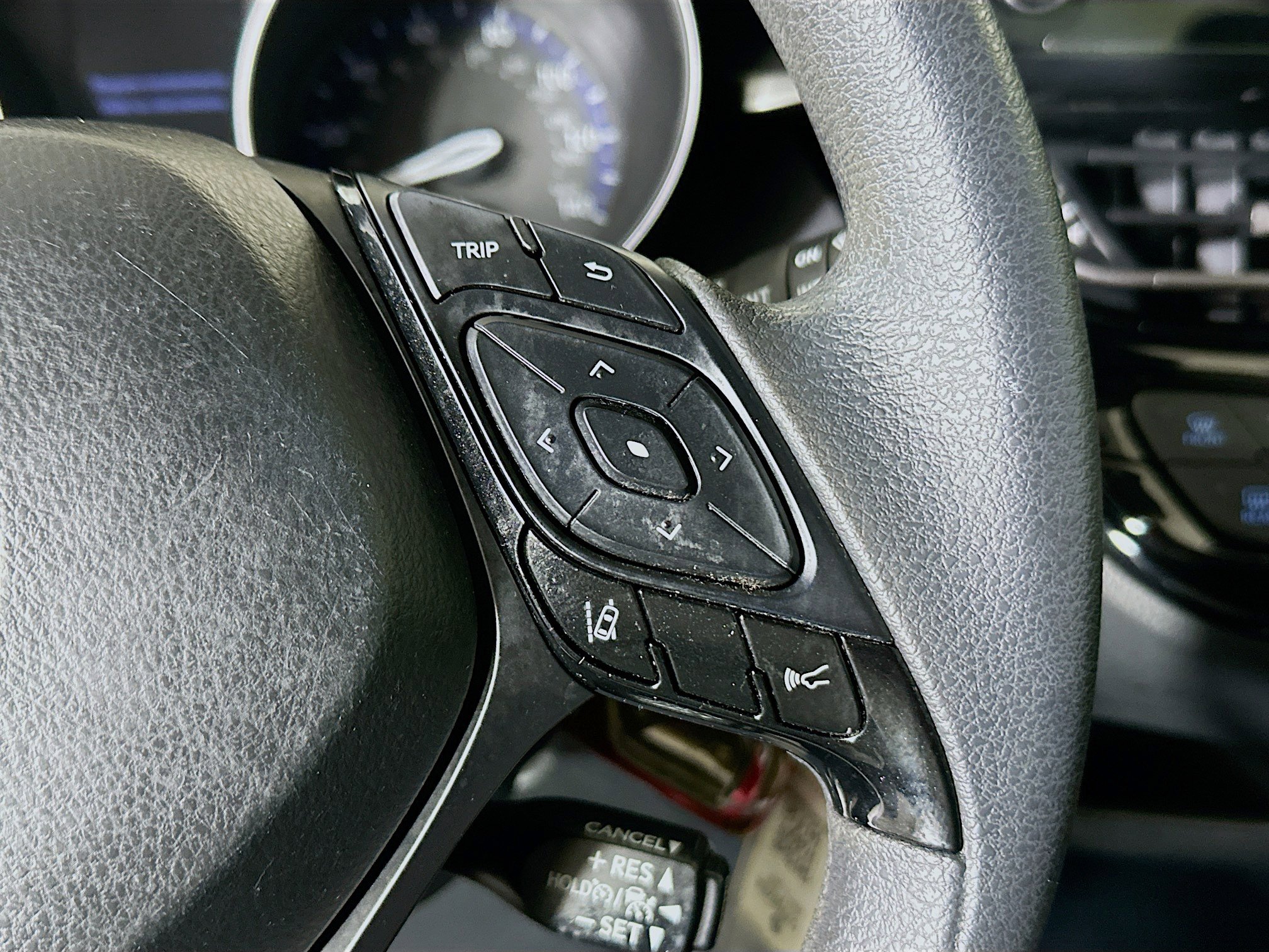 Used 2019 Toyota C-HR LE FWD image 17