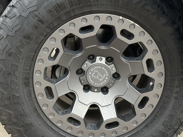 Used 2017 Toyota Tacoma SR5 RWD image 11