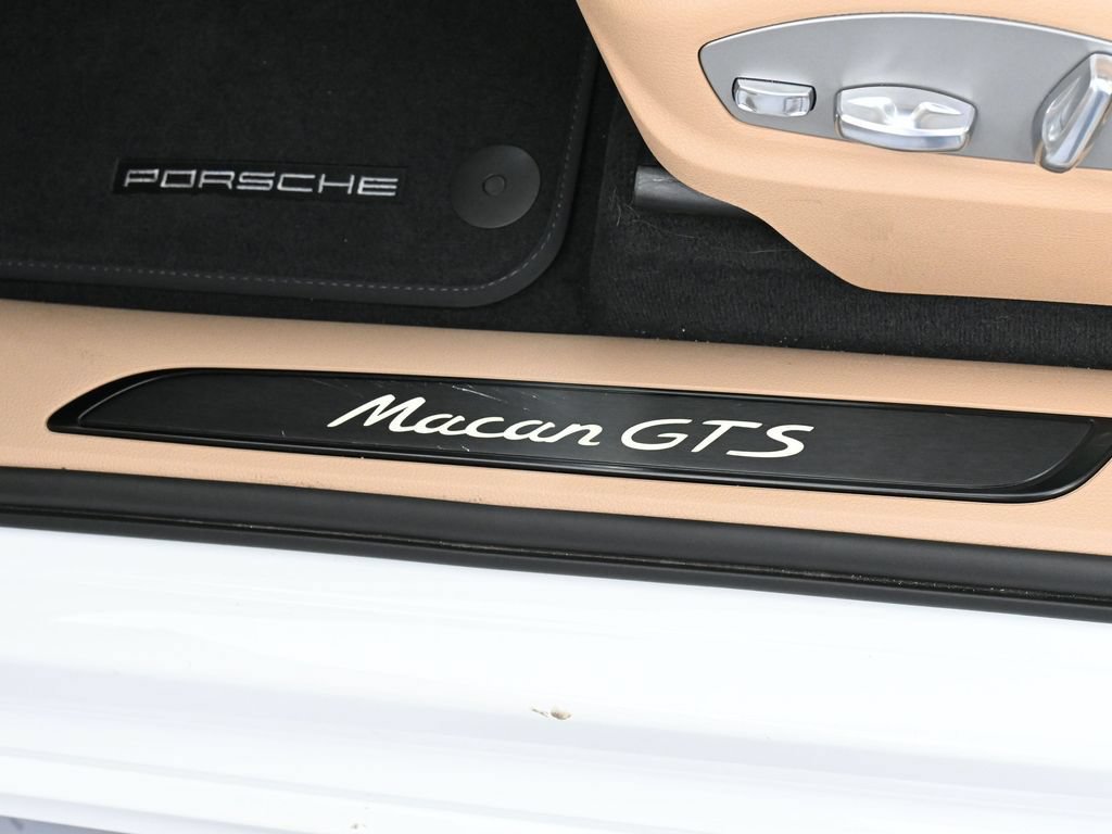 Certified 2025 Porsche Macan GTS AWD/4WD image 31