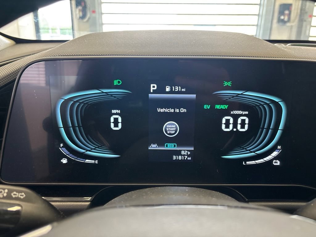 Used 2023 Kia Niro EX w/ EX Cold Weather Package FWD image 4