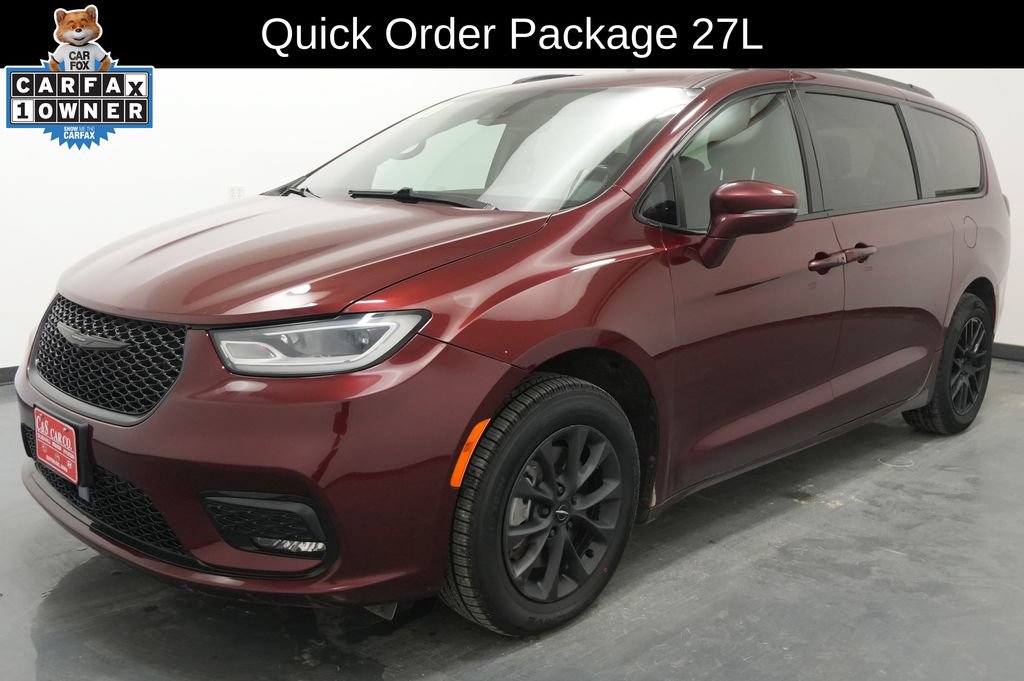Used 2021 Chrysler Pacifica Touring-L w/ Uconnect Theater Family Group AWD/4WD image 3