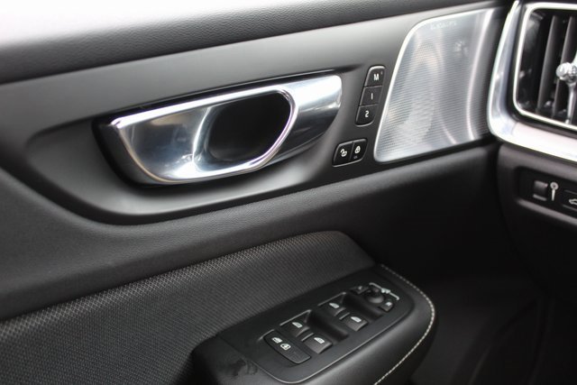 Certified 2022 Volvo S60 T8 R-Design image 20