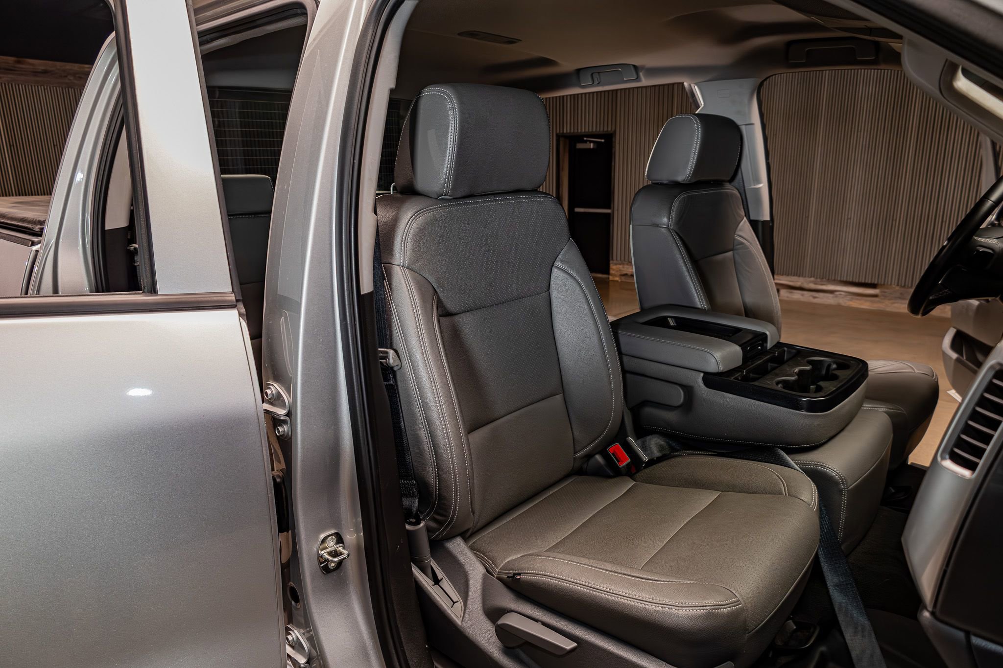 Used 2018 Chevrolet Silverado 1500 Custom w/ Custom Value Package AWD/4WD image 24