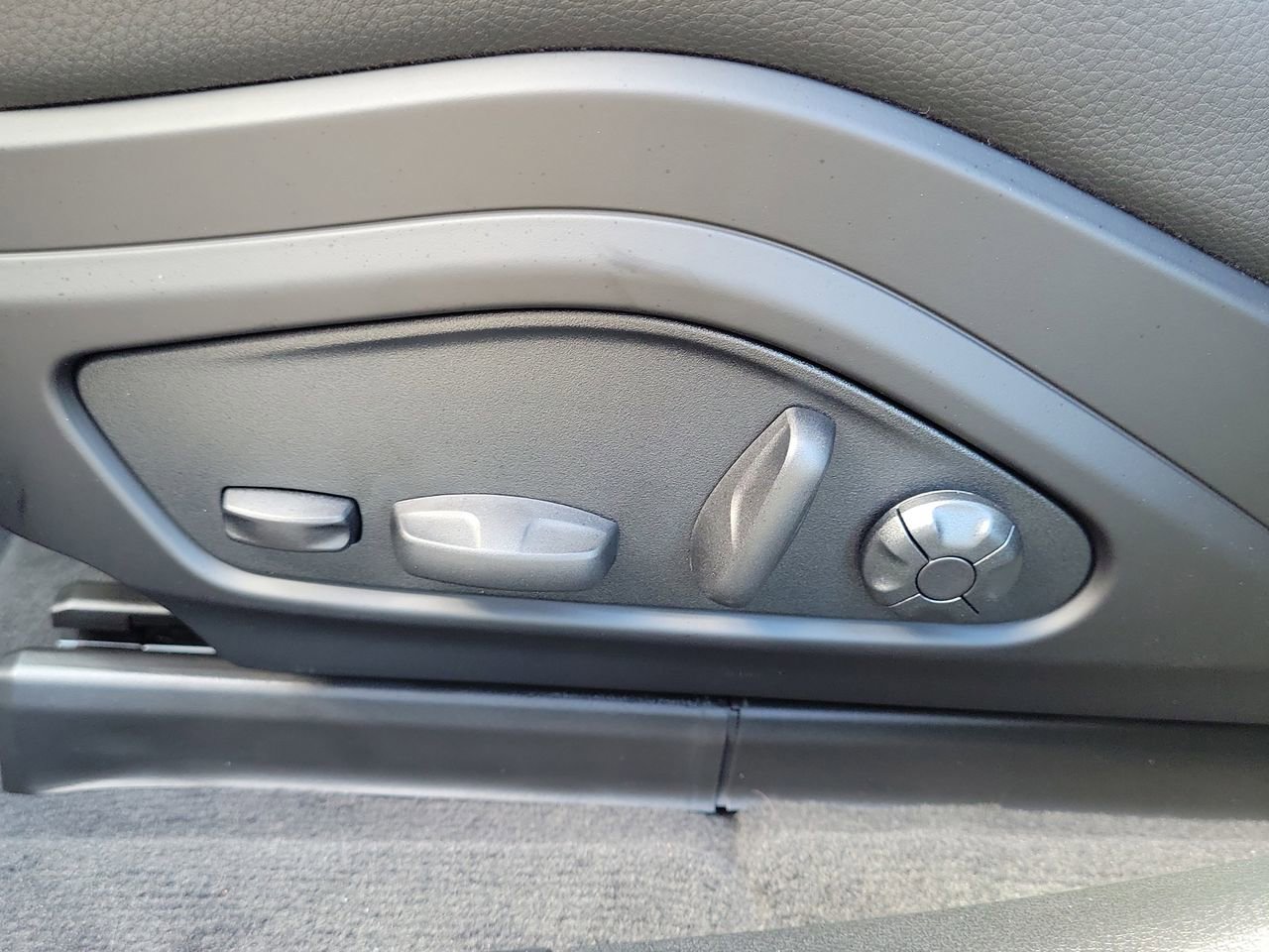 Used 2026 Porsche Panamera 4 image 23