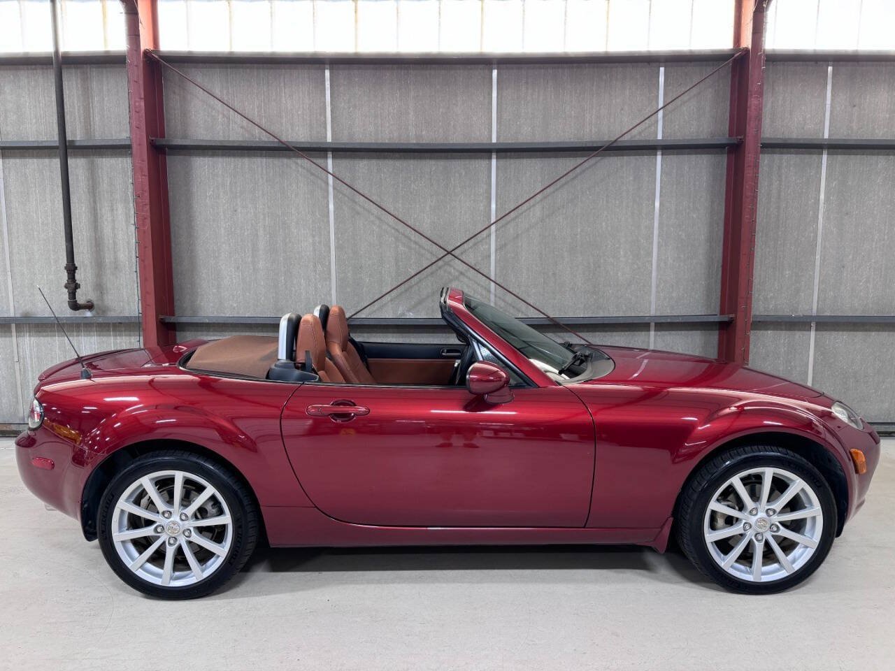 Used 2007 MAZDA MX-5 Miata Grand Touring w/ Premium Pkg RWD image 39