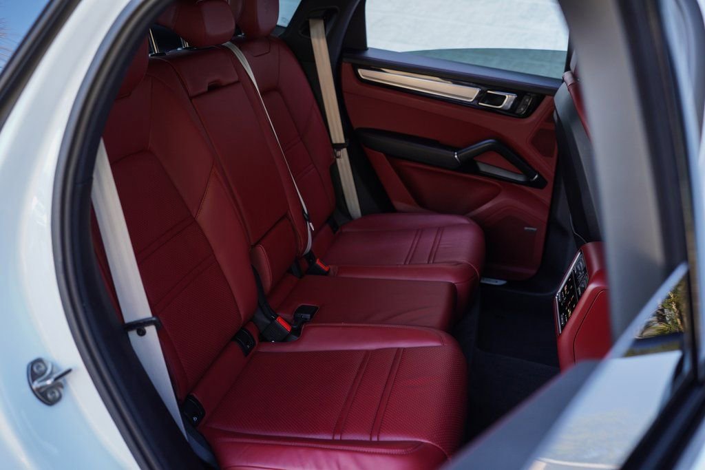Used 2023 Porsche Cayenne Platinum Edition image 26