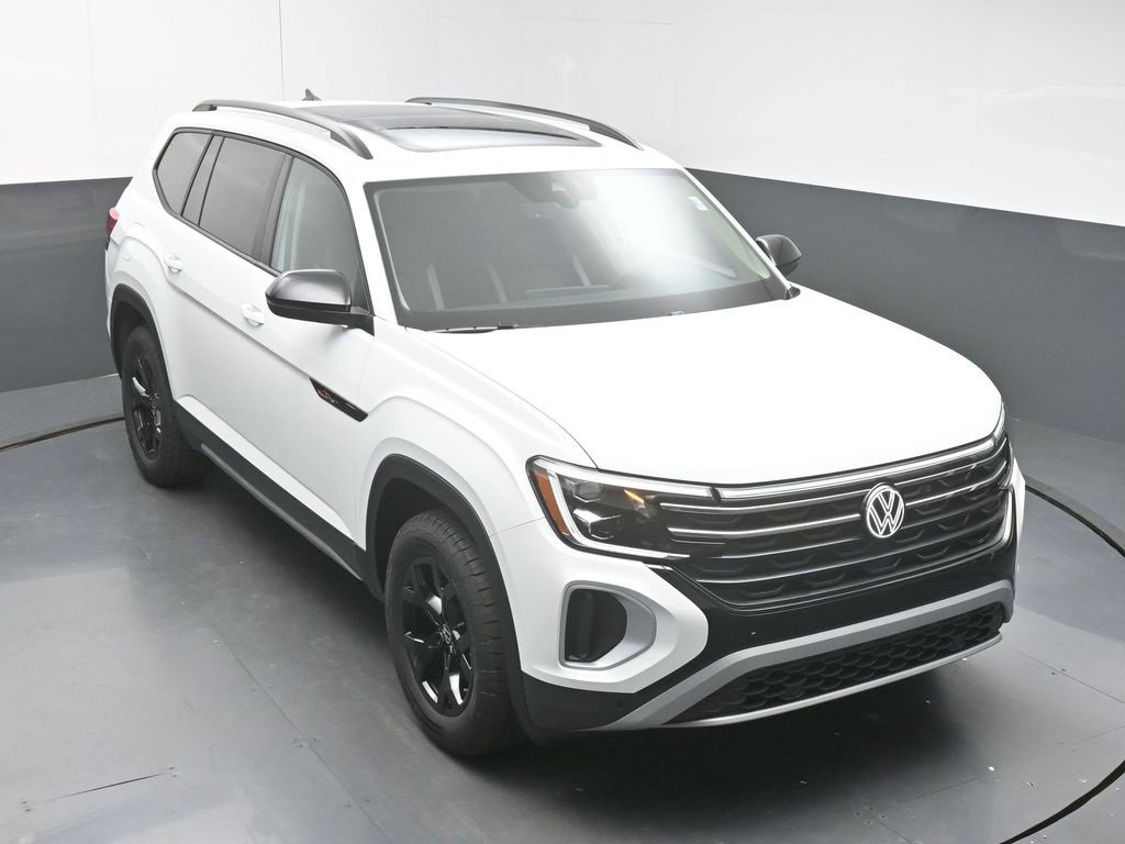Used 2025 Volkswagen Atlas Peak Edition SE image 43