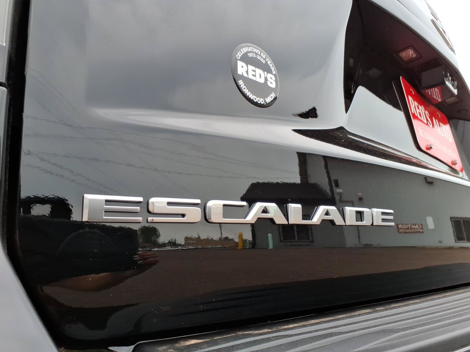 Used 2026 Cadillac Escalade ESV Platinum Sport AWD/4WD image 4
