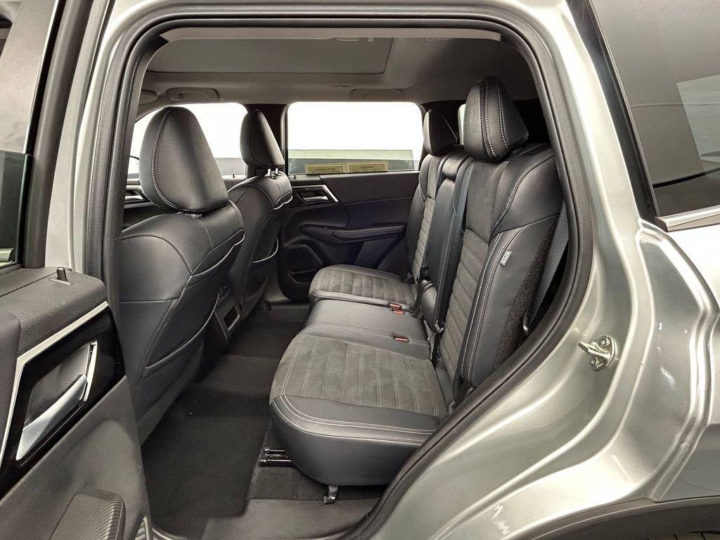 Used 2024 Mitsubishi Outlander SE image 41