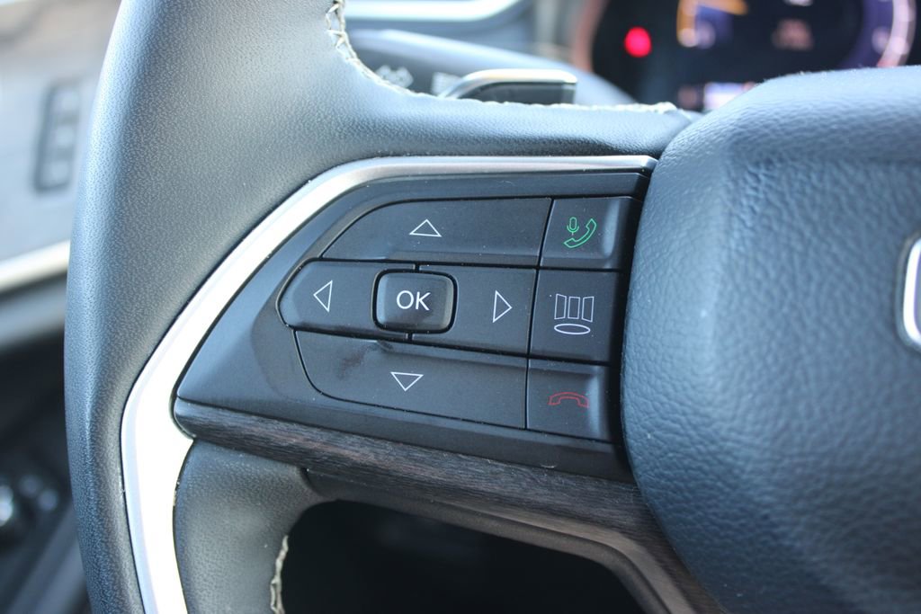 Used 2024 Jeep Grand Cherokee L Limited w/ Luxury Tech Group II image 39