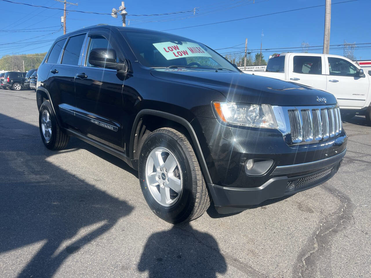 Used 2012 Jeep Grand Cherokee Laredo w/ Laredo E Group AWD/4WD image 4