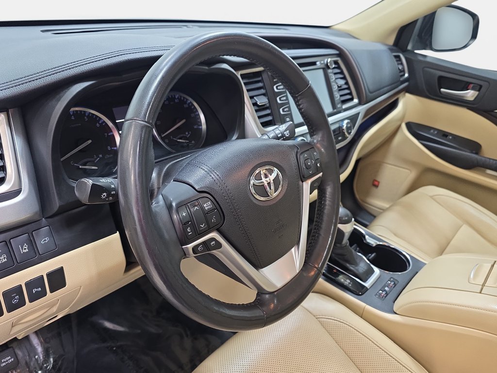 Used 2015 Toyota Highlander Limited Platinum FWD image 14