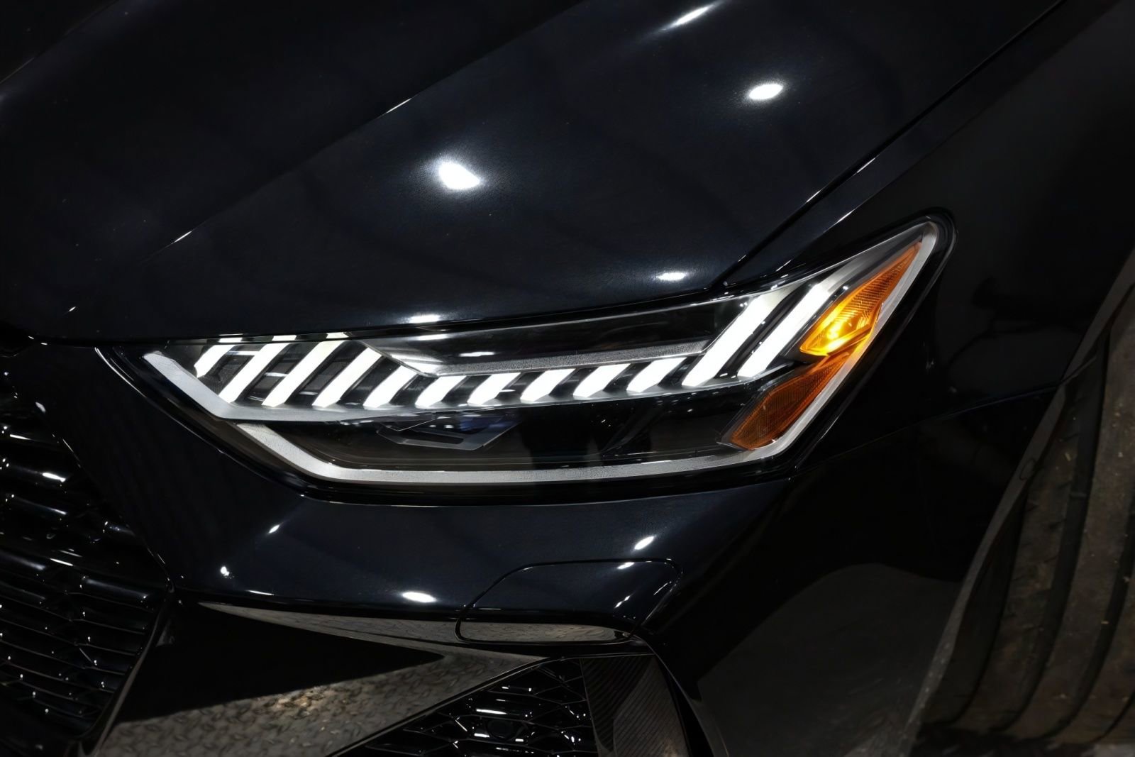 Used 2022 Audi RS 7 Sportback AWD/4WD image 18