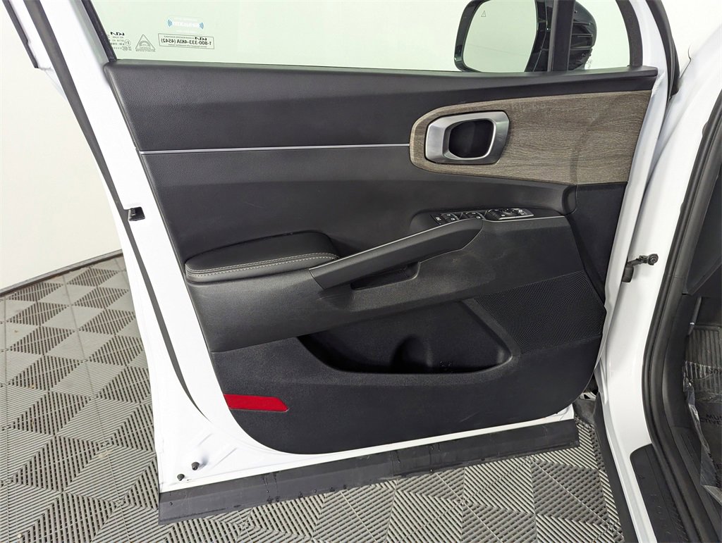 Used 2023 Kia Sorento X-Line EX image 18