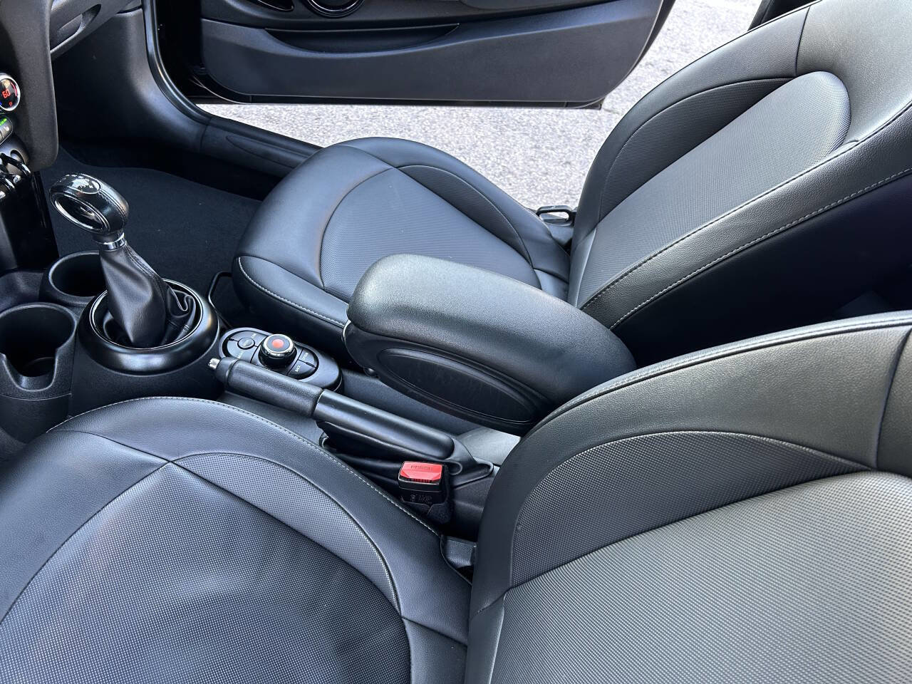 Used 2019 MINI Cooper 2-Door Hardtop image 11