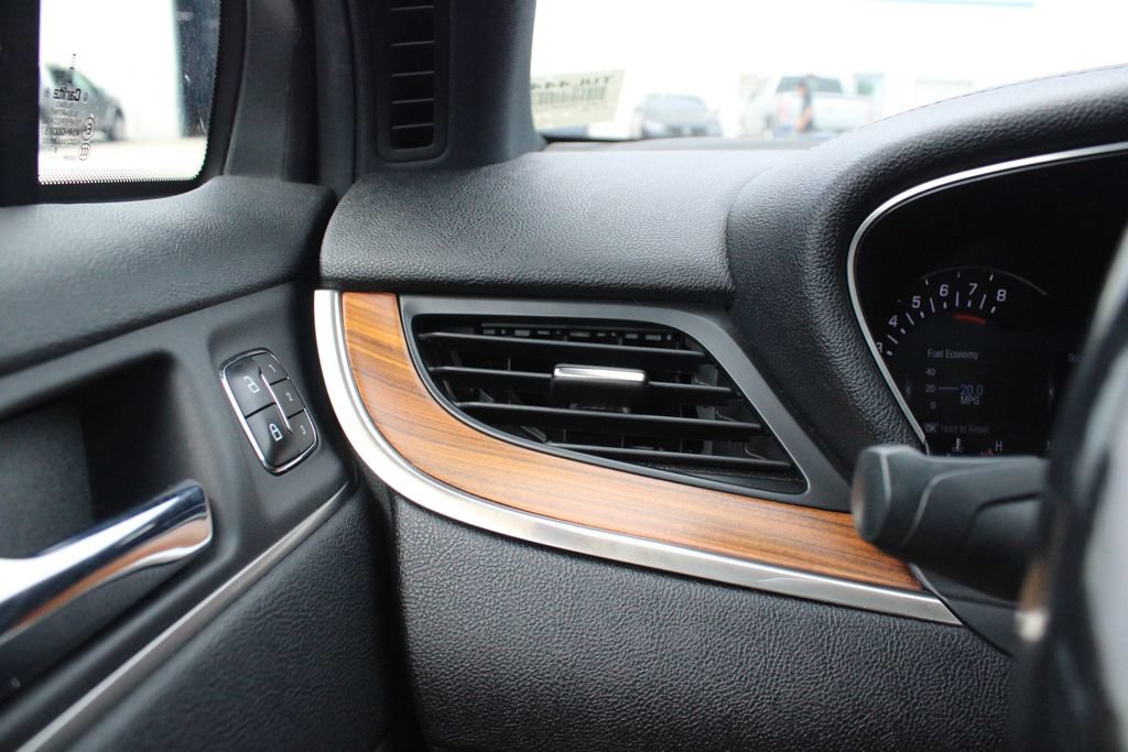 Used 2019 Lincoln MKC Reserve w/ MKC Climate Package AWD/4WD image 9