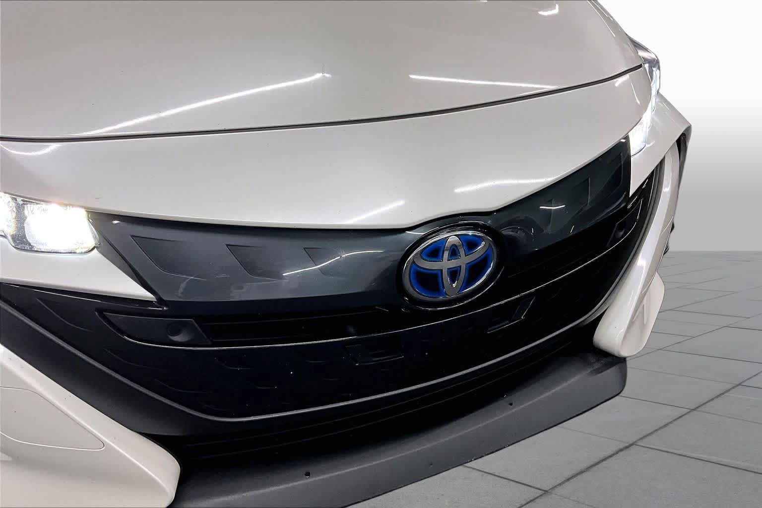 Used 2018 Toyota Prius Prime Advanced FWD image 29