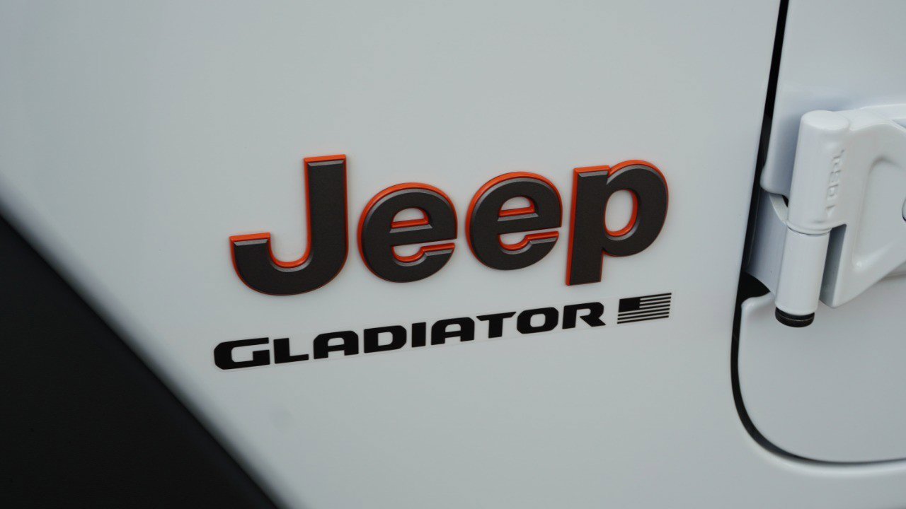 Used 2025 Jeep Gladiator Mojave w/ Convenience Group image 8