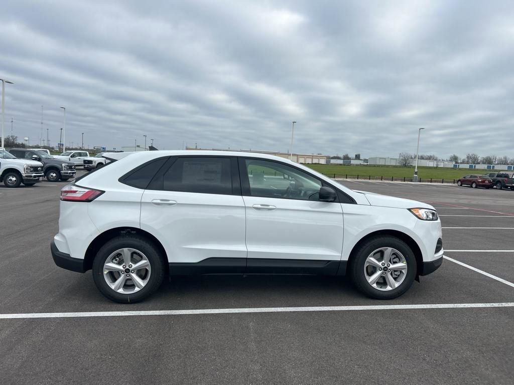 New 2024 Ford Edge SE image 9