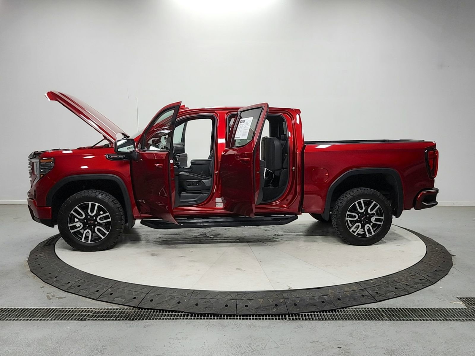 Used 2024 GMC Sierra 1500 AT4 w/ Technology Package AWD/4WD image 12