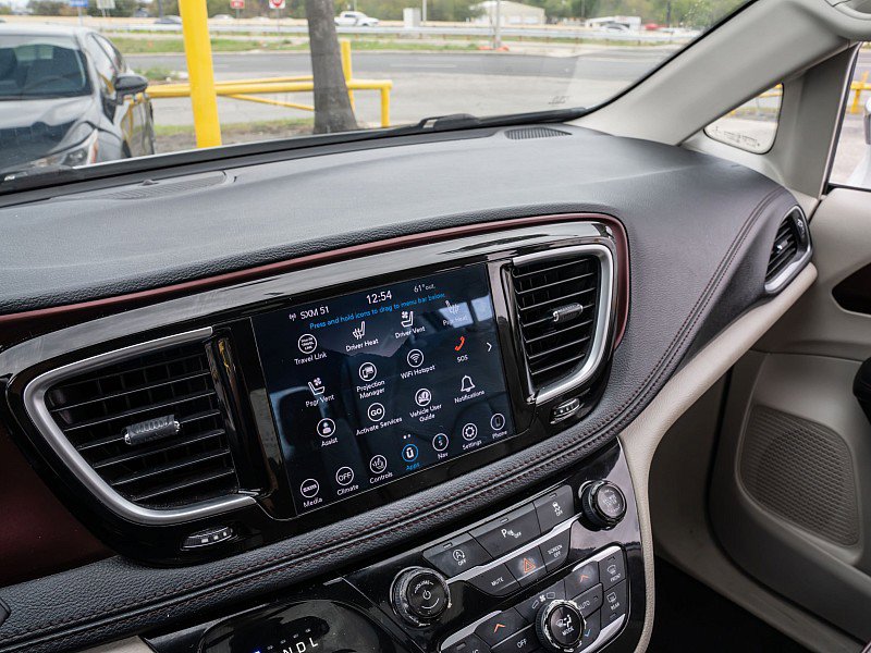 Used 2020 Chrysler Pacifica Limited image 27