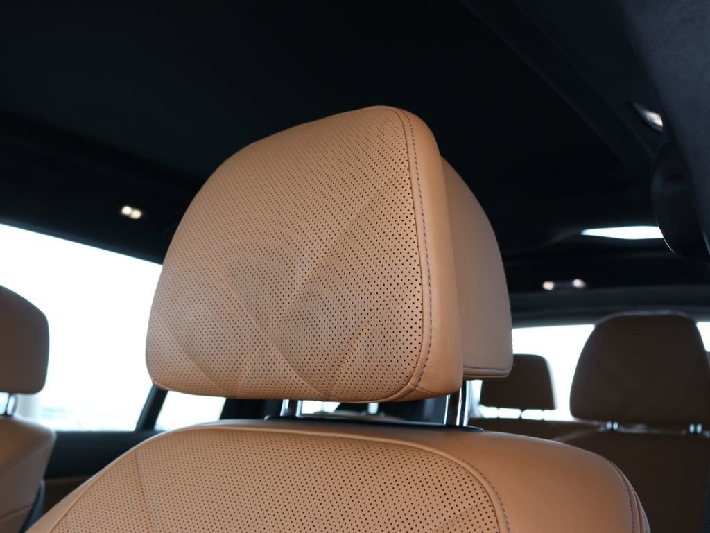 Used 2023 BMW X7 xDrive40i w/ M Sport Package AWD/4WD image 20