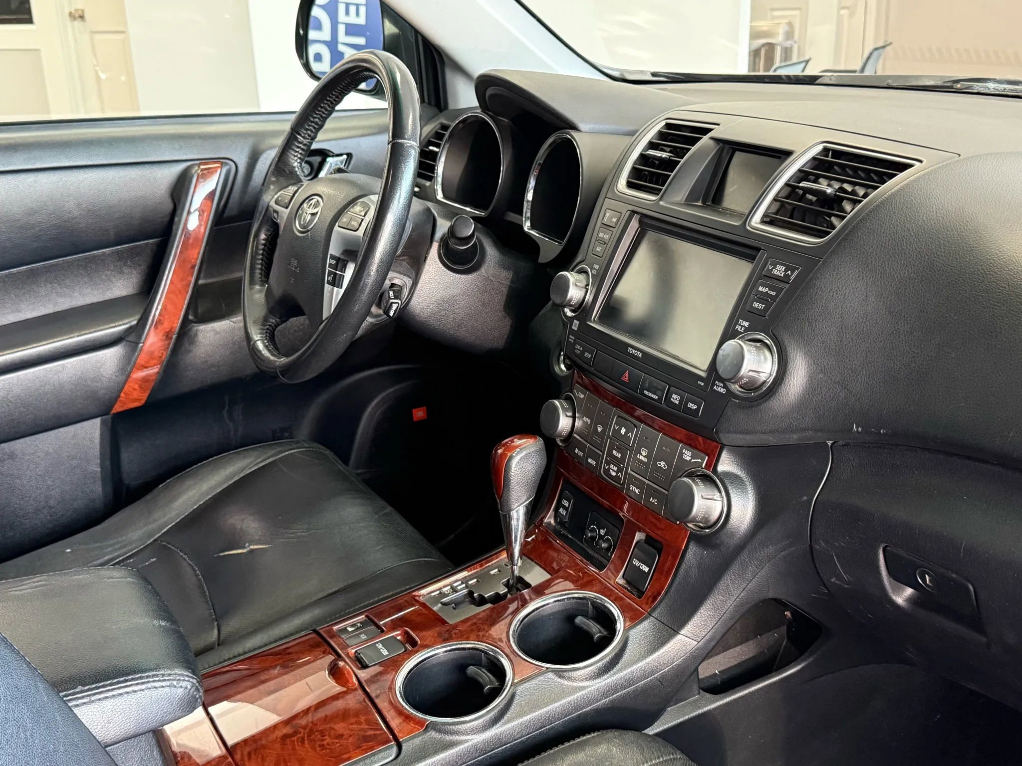 Used 2012 Toyota Highlander Limited w/ Tow Pkg image 20