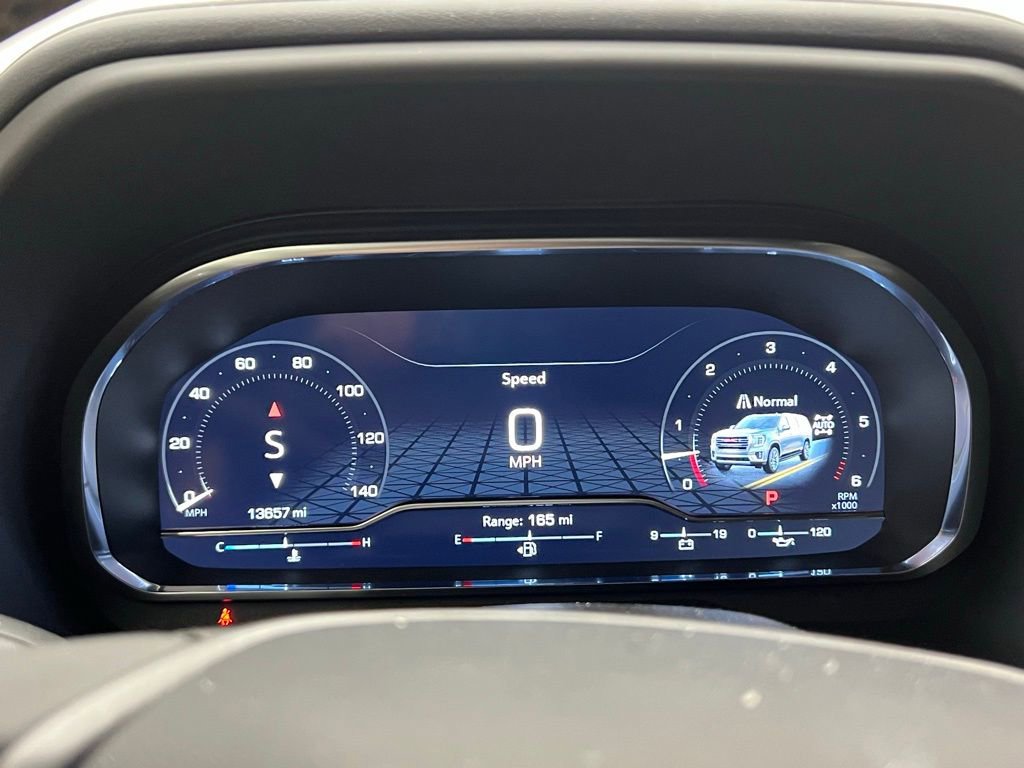 Used 2024 GMC Yukon AT4 w/ Technology Package image 18