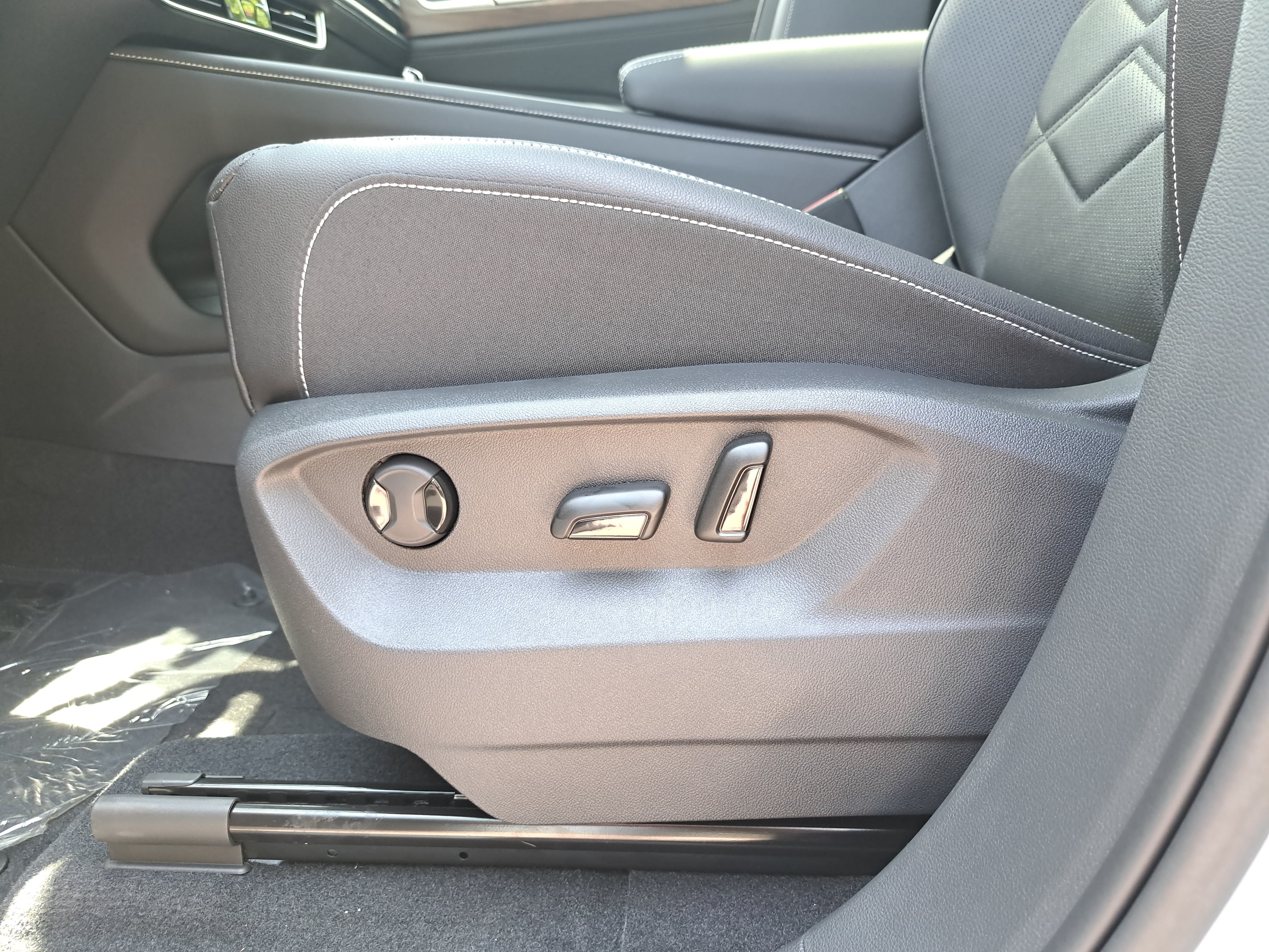 New 2026 Volkswagen Atlas SE FWD image 28