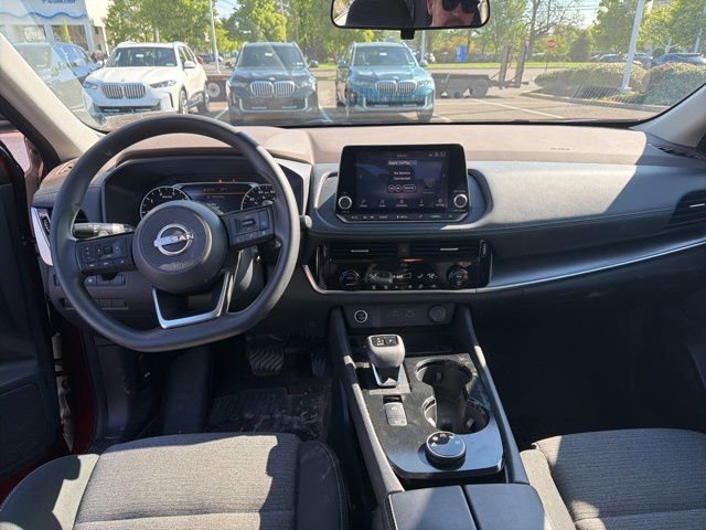 Used 2022 Nissan Rogue SV AWD/4WD image 9